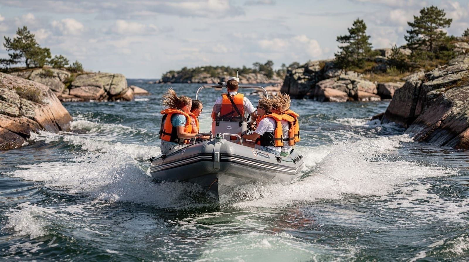 Helsinki: city and outer islands guided RIB boat tour