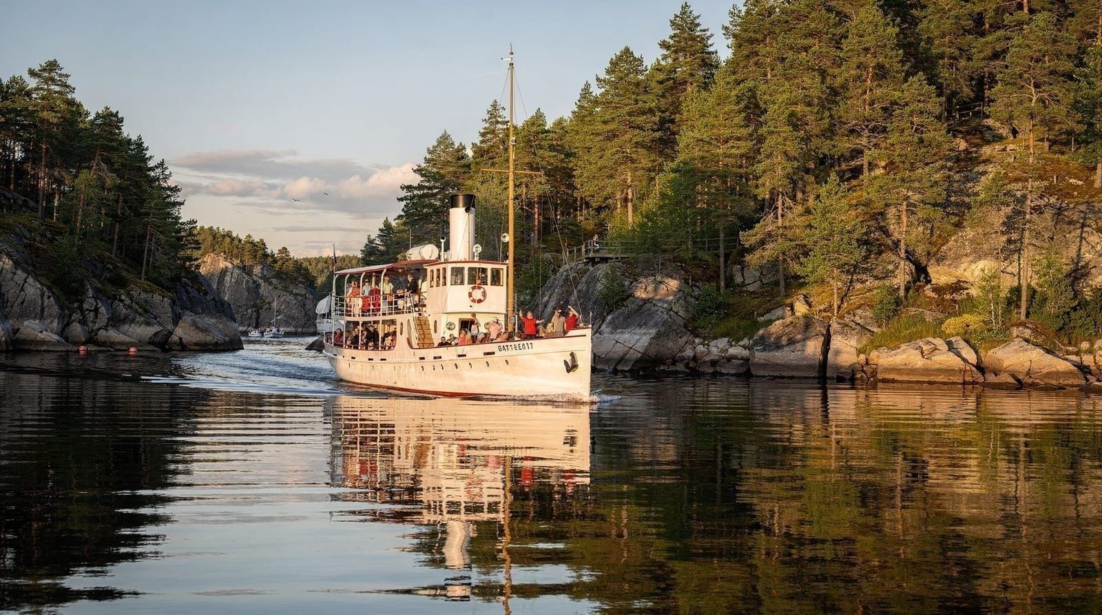 Helsinki archipelago cruise: evening boat tour reviewed — The evening archipelago cruise from Market Square lasts 1.5–2 hours and costs ar