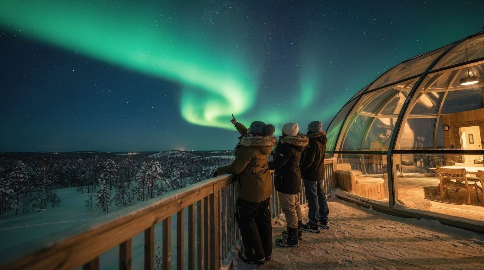 Rovaniemi northern lights tour: minibus vs snowmobile compared — Honest comparison of Rovaniemi's northern lights tours — minibus vs snowmobile v